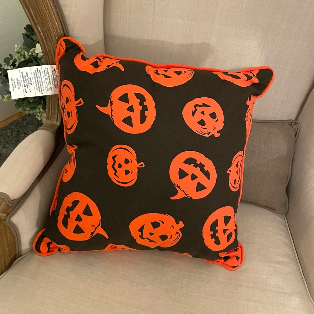 🧡 New Halloween home decor pumpkin black orange throw pillow